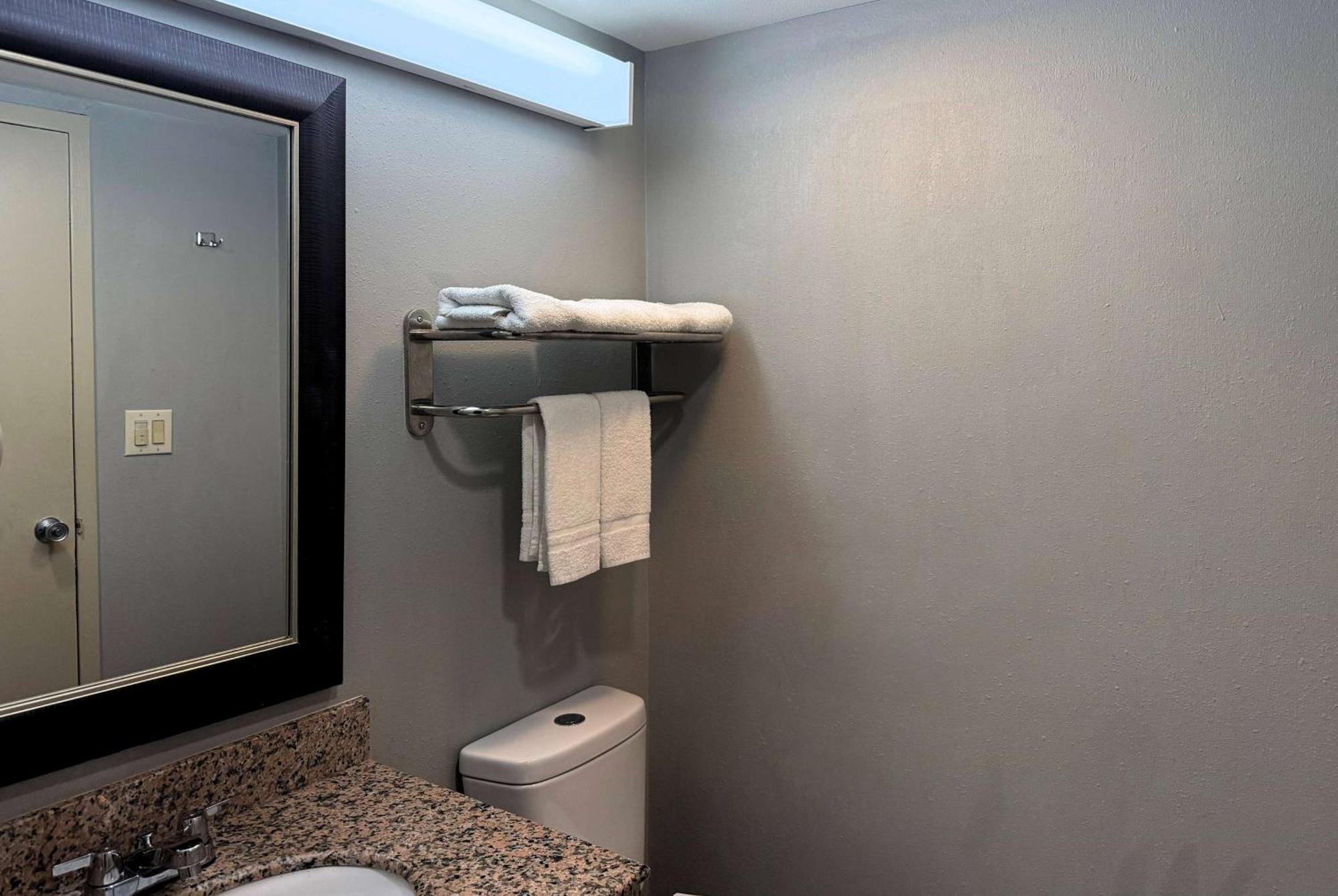 Travelodge By Wyndham Bloomington Dış mekan fotoğraf