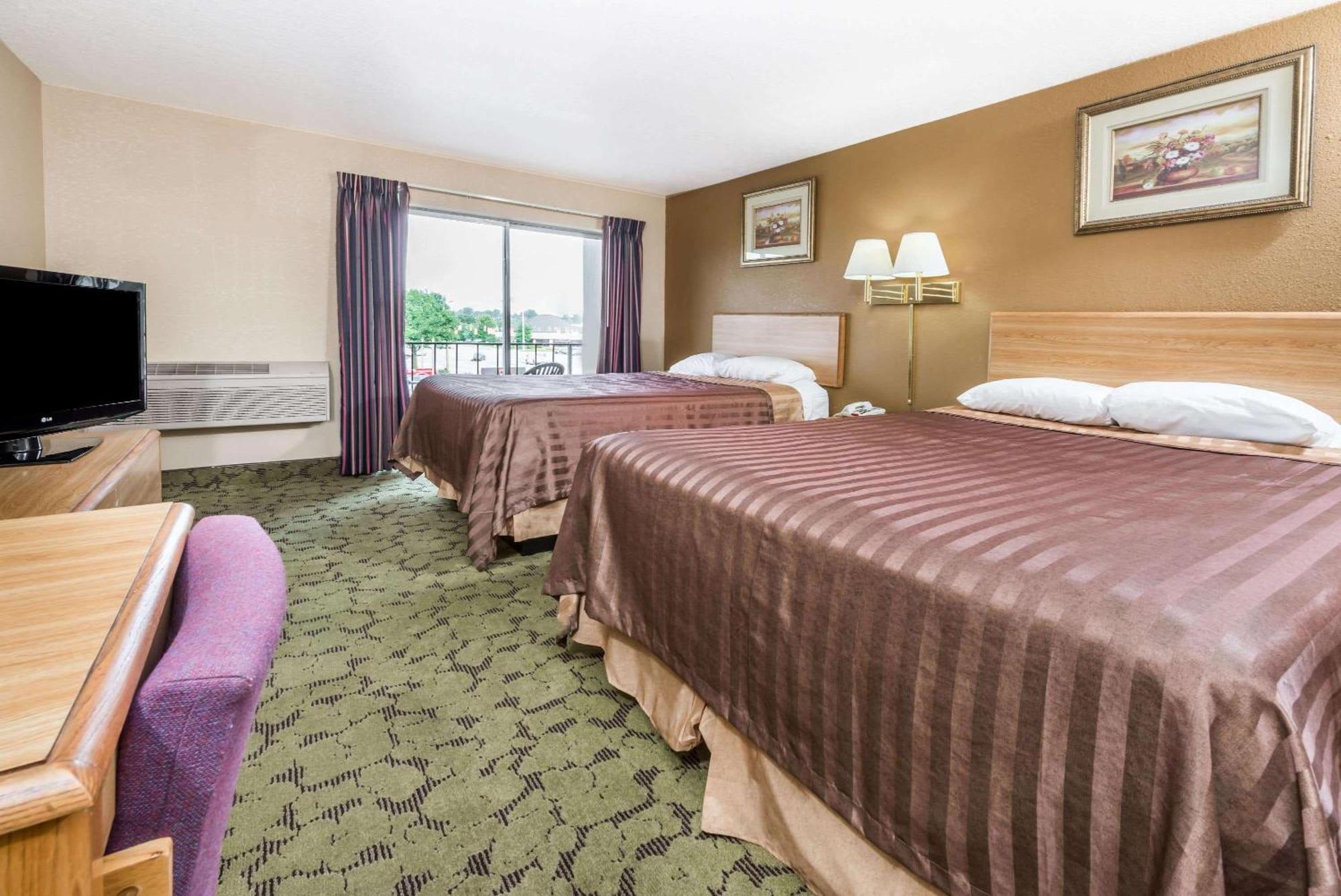 Travelodge By Wyndham Bloomington Dış mekan fotoğraf
